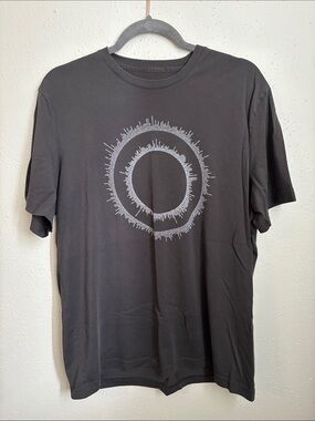 Apple employee shirt